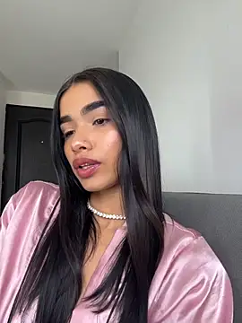 Bella Smithe online show from 04.05.26