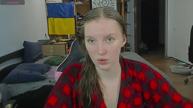 Snapshot of Mary_Blu chatting on 12.04.25 Mary Blu online show from 12.04.25