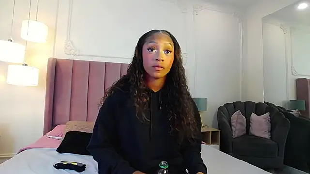 LiaTrainor online show from 04.06.26