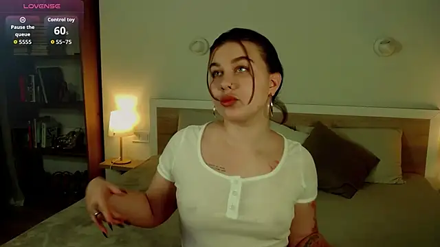 Snapshot of HermioneMoon chatting on 05.06.26 HermioneMoon online show from 05.06.26