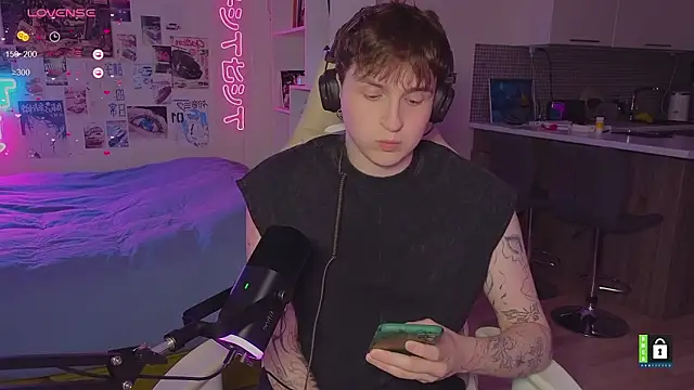 Snapshot of c-ypher chatting on 03.04.26 c-ypher online show from 03.04.26