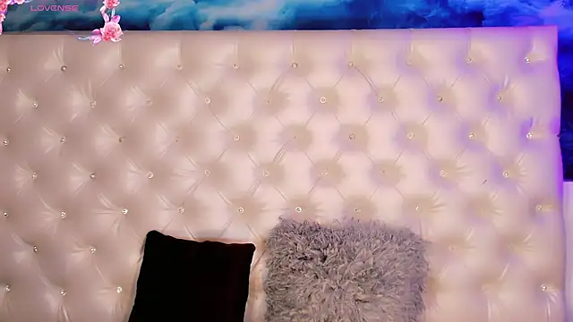 Snapshot of Valentiina_Foxx chatting on 06.24.26 Valentiina Foxx online show from 06.24.26