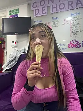 ManuelaVeeleez online show from 04.02.26