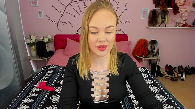 HannahWillow online show from 03.05.26