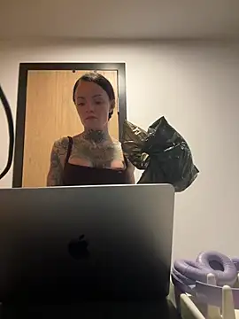 SkinnyLilly online show from 06.09.26