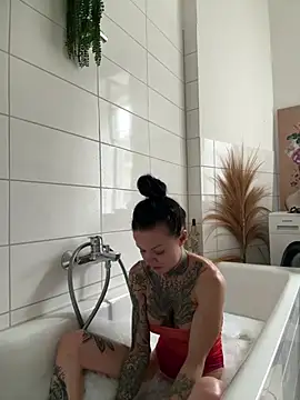 SkinnyLilly online show from 07.06.26