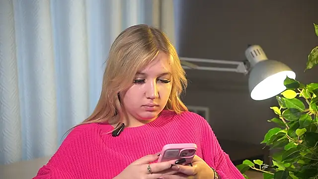 Snapshot of SinaHovey chatting on 03.04.26 SinaHovey online show from 03.04.26