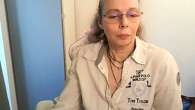 Snapshot of Helly_nana chatting on 03.28.26 Helly nana online show from 03.28.26