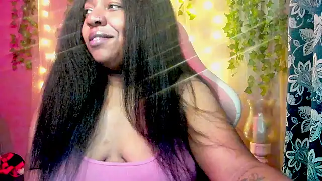 Snapshot of Goddess_MercedesRedd chatting on 04.18.26 Goddess MercedesRedd online show from 04.18.26