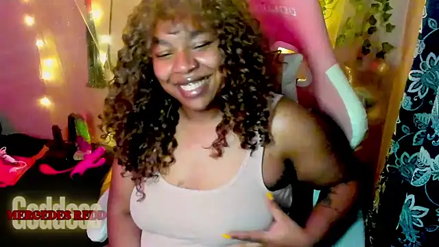 Snapshot of Goddess_MercedesRedd chatting on 05.11.26 Goddess MercedesRedd online show from 05.11.26