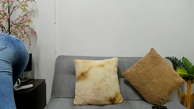 KahiaSmith online show from 04.16.26