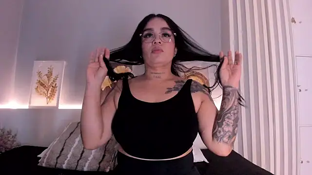 Snapshot of ManuelaMontes_ chatting on 06.13.26 ManuelaMontes online show from 06.13.26