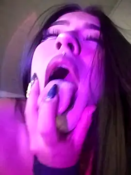 Snapshot of caticaasquiirt_ chatting on 03.04.26 caticaasquiirt online show from 03.04.26