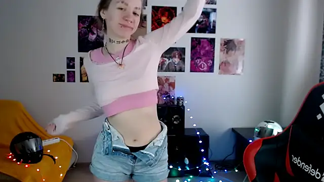 Nica Kawaii online show from 04.07.26