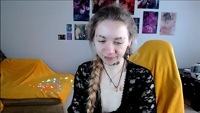 Nica Kawaii online show from 05.18.26
