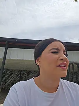 Snapshot of Pretty_Julieta chatting on 06.21.26 Pretty Julieta online show from 06.21.26