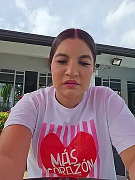 Snapshot of Pretty_Julieta chatting on 07.17.26 Pretty Julieta online show from 07.17.26
