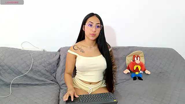 Snapshot of vanessaadol chatting on 06.20.26 vanessaadol online show from 06.20.26