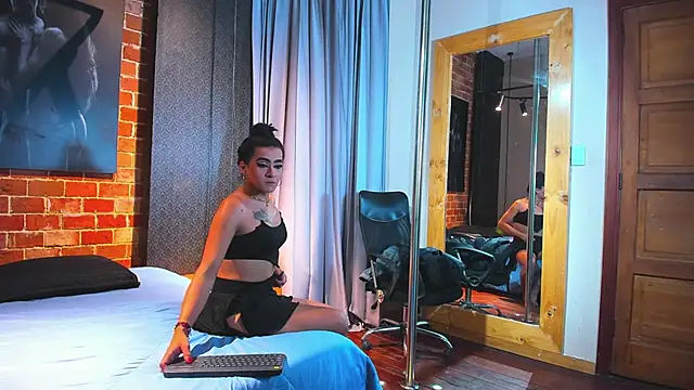 Sienna Dark online show from 03.26.26