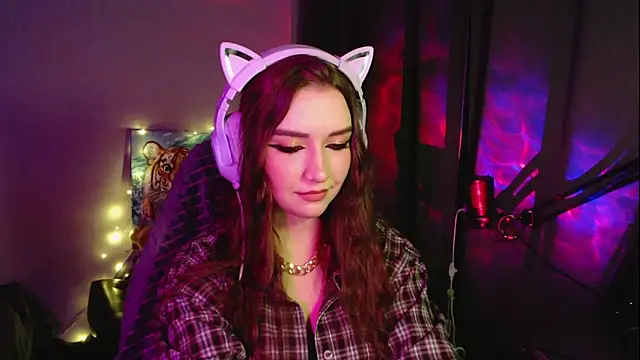 Snapshot of Celia_Sensual_ chatting on 04.19.26 Celia Sensual online show from 04.19.26