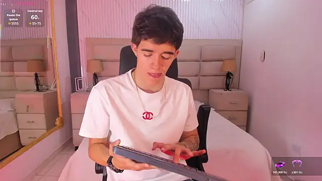 TylerCross  online show from 04.30.26
