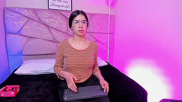 Snapshot of Amara_Velle chatting on 05.29.26 Amara Velle online show from 05.29.26