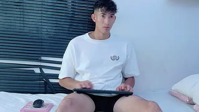 Snapshot of angel_boy02 chatting on 07.01.26 angel boy02 online show from 07.01.26