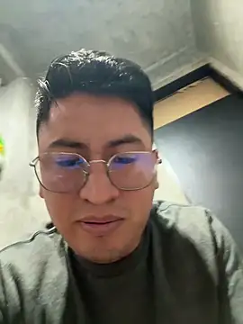 Snapshot of GoldenM95 chatting on 05.04.26 GoldenM95 online show from 05.04.26