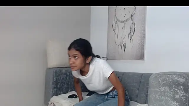 Snapshot of queen_adhara chatting on 05.19.26 queen adhara online show from 05.19.26