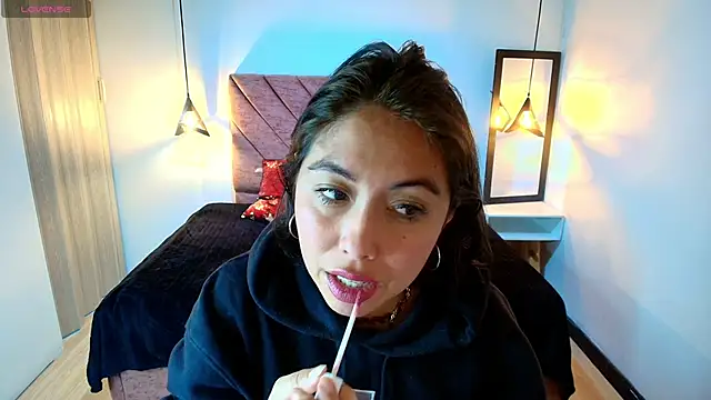 Amanda Fox   online show from 04.15.26