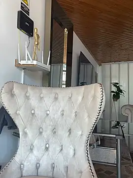 Cloe pink1 online show from 04.04.26