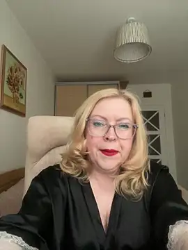 JanieLight53 online show from 04.20.26
