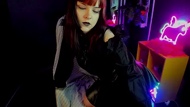 EsterTwilight online show from 06.19.26