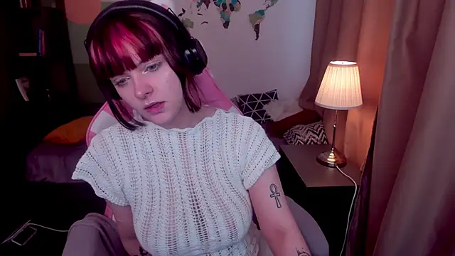 EsterTwilight online show from 07.04.26