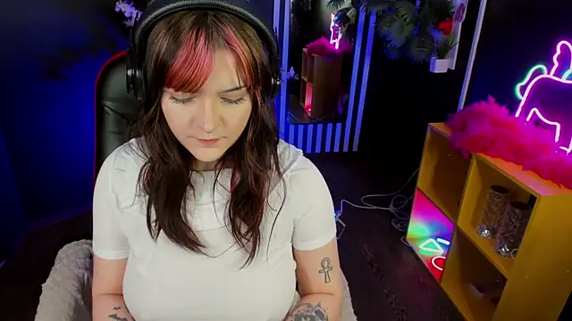 EsterTwilight online show from 07.17.26