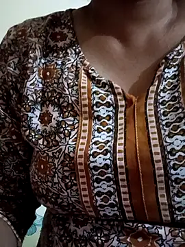 Snapshot of brinda_khanna chatting on 03.08.26 brinda khanna online show from 03.08.26