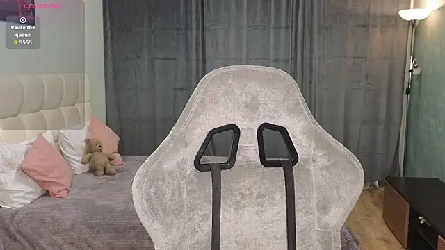 Kristy Bell1 online show from 04.25.26