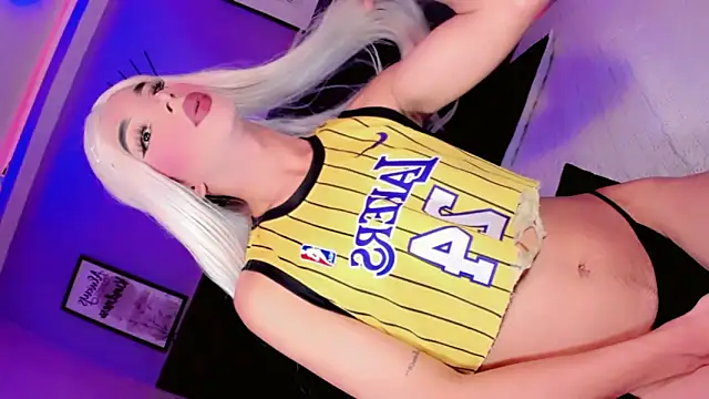 IssabellaIzzy online show from 05.23.26