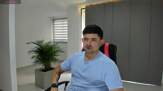 Snapshot of TroyeSavage chatting on 03.09.26 TroyeSavage online show from 03.09.26