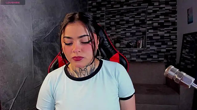 Sophiia cherry online show from 06.03.26