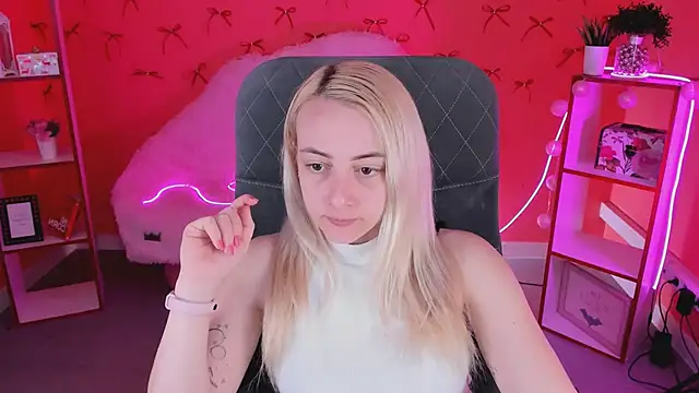 CarolMoor online show from 04.16.26