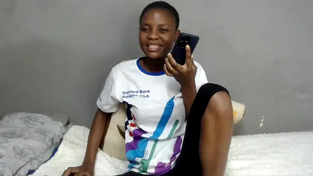 Snapshot of Royal_Beehive chatting on 06.19.26 Royal Beehive online show from 06.19.26