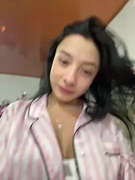 Snapshot of nami_rosee chatting on 05.29.26 nami rosee online show from 05.29.26