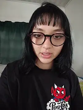 Snapshot of LilithBluum chatting on 05.27.26 LilithBluum online show from 05.27.26