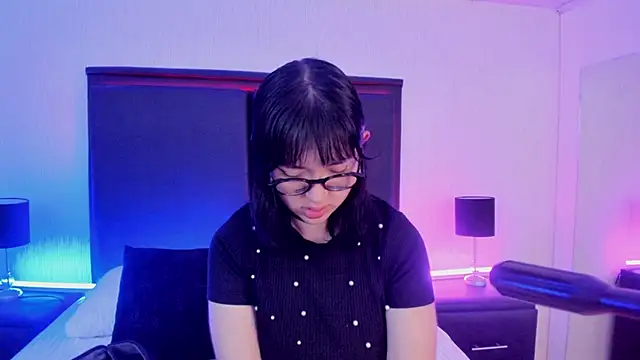 Snapshot of LilithBluum chatting on 06.19.26 LilithBluum online show from 06.19.26