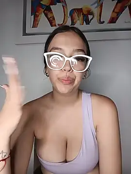 Snapshot of Kitty_Loveee chatting on 06.28.26 Kitty Loveee online show from 06.28.26