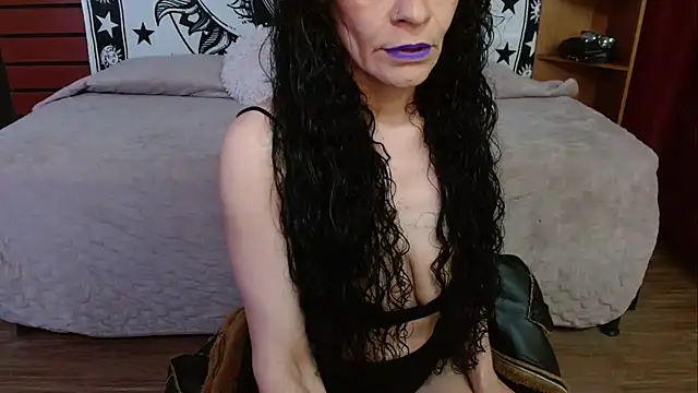 Snapshot of _Alexandra_Jones chatting on 07.04.26 Alexandra Jones online show from 07.04.26