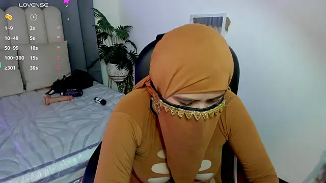 Snapshot of bahiya_aziz chatting on 06.06.26 bahiya aziz online show from 06.06.26