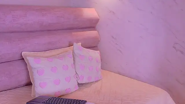 EmmaCollins01 online show from 03.12.26