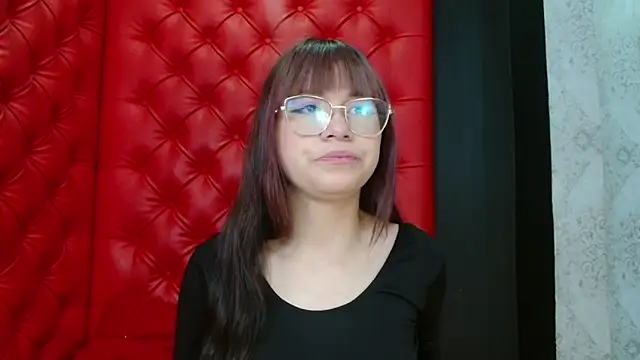 Snapshot of VeroBloomx chatting on 03.15.26 VeroBloomx online show from 03.15.26